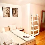 Wood Fireplace Duplex Near - Parking, Sleeps 6 Apartment Pamporovo