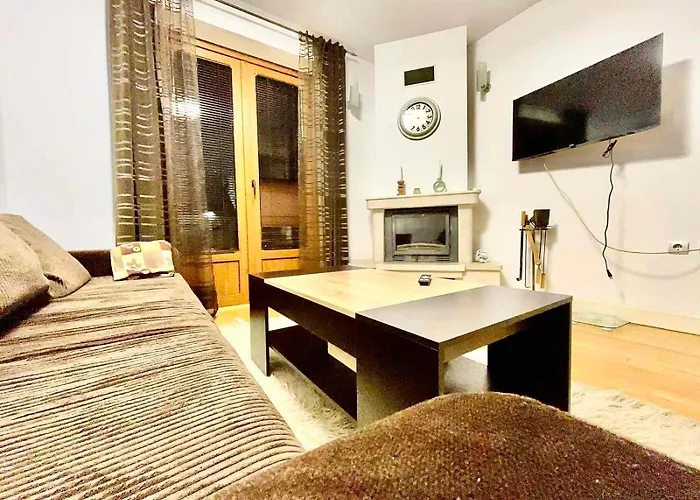 Wood Fireplace Duplex Near Pamporovo - Parking, Sleeps 6 아파트